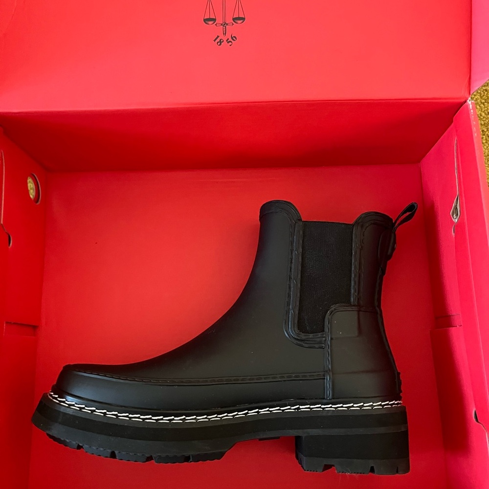 Brand New Women Size 5 Hunter Chelsea Rubber Boot